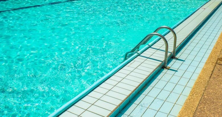 Quantas horas por dia a bomba da piscina precisa ficar ligada?